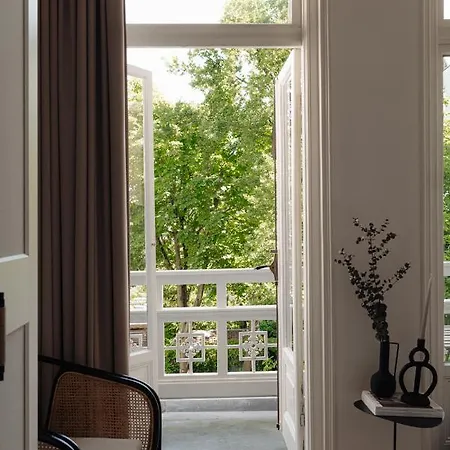 Spacious 2 Bedroom *