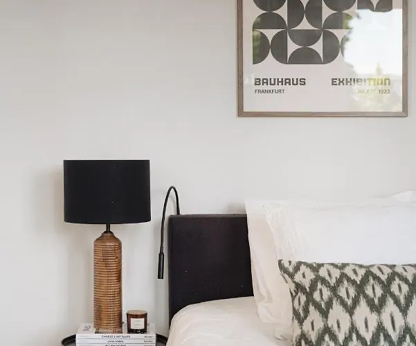 Spacious 2 Bedroom Bed and breakfast *