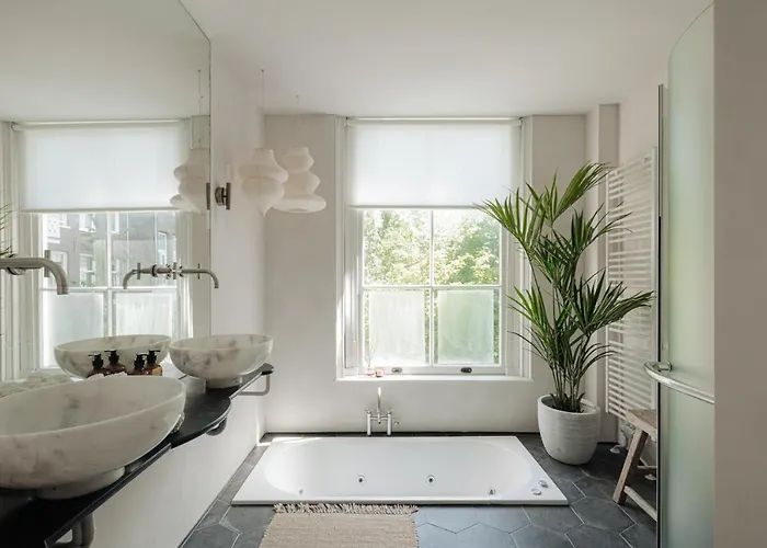 Spacious 2 Bedroom *