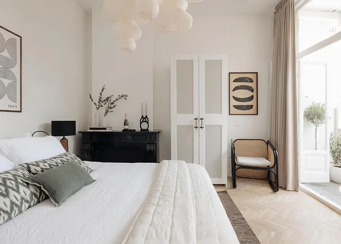 Spacious 2 Bedroom Bed and breakfast