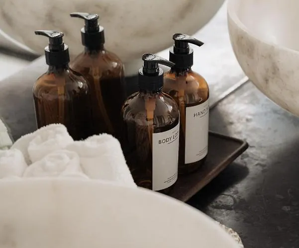 Spacious 2 Bedroom Амстердам